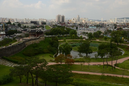 Gardens in front of Hwahongmun Gate2